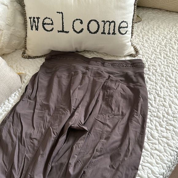 Dance Studio Mid-Rise Cropped Pant - Picture 5 of 6